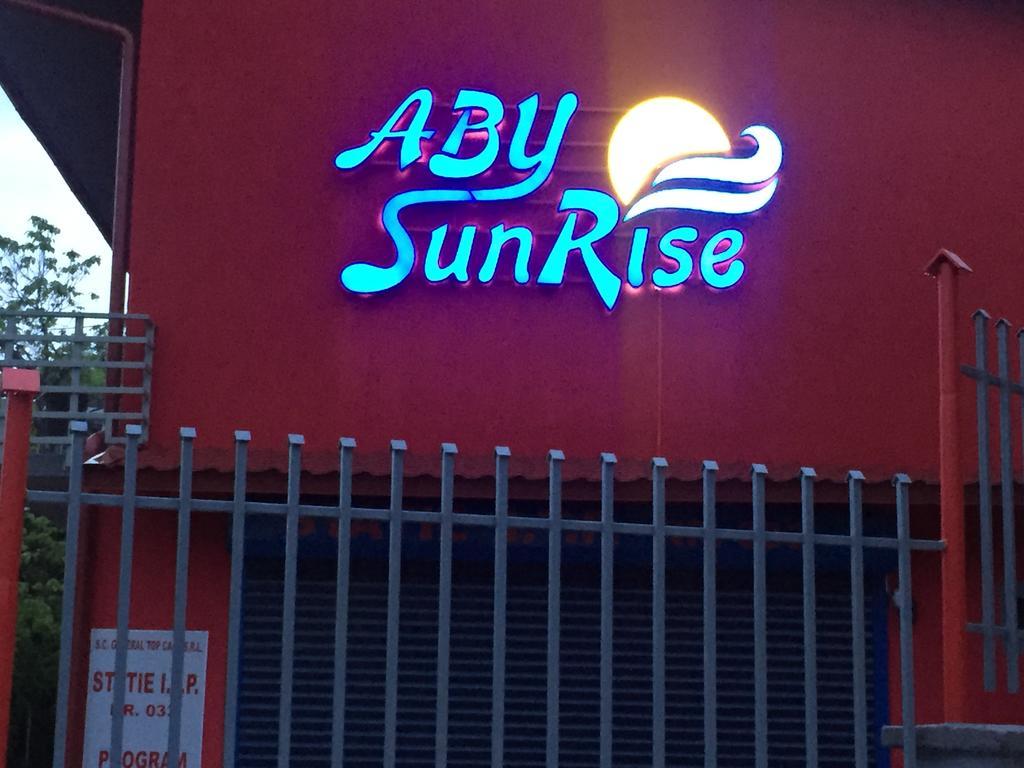 ホテル Aby Sunrise Orşova エクステリア 写真