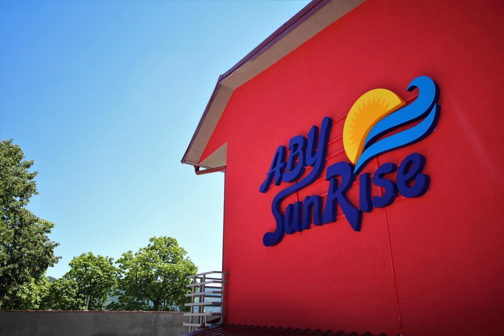 ホテル Aby Sunrise Orşova エクステリア 写真